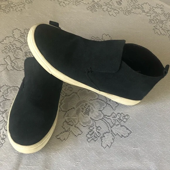 SHOES - Women's Dolce Vita blue suede high-top slip on shoes. Size 8 - Picture 9 of 14